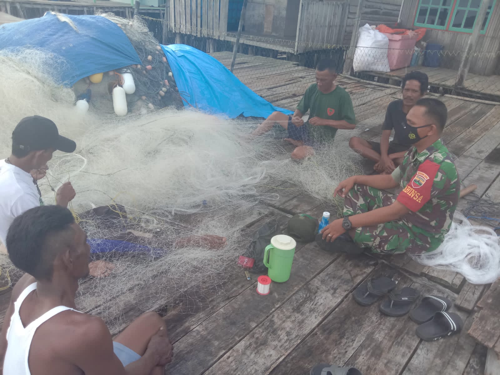 Upaya Jalin Kekompakan Antara Babinsa Koramil 04/Kuindra dan Warga Melalui Komsos