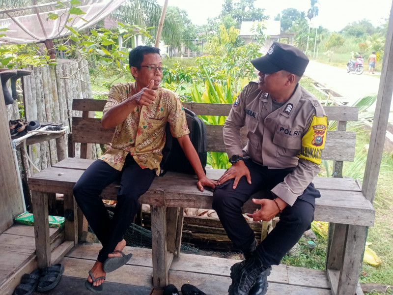 Terkait Pemilu Damai 2024, Brigadir Akmaluddin Giat Sambang dan Sosialisasi Kepada Warga Desa Teresan Kempas