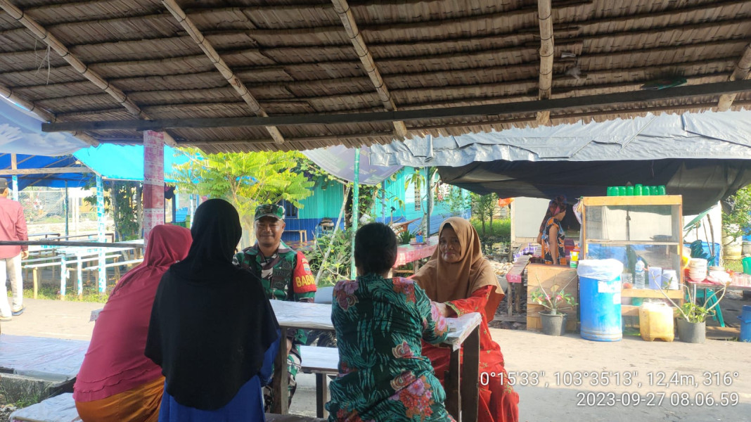 Wujudkan Kekompakan dan Kebersamaan Melalui Komsos Babinsa Koramil 10/Pelangiran Dengan Ibu-ibu Kelurahan