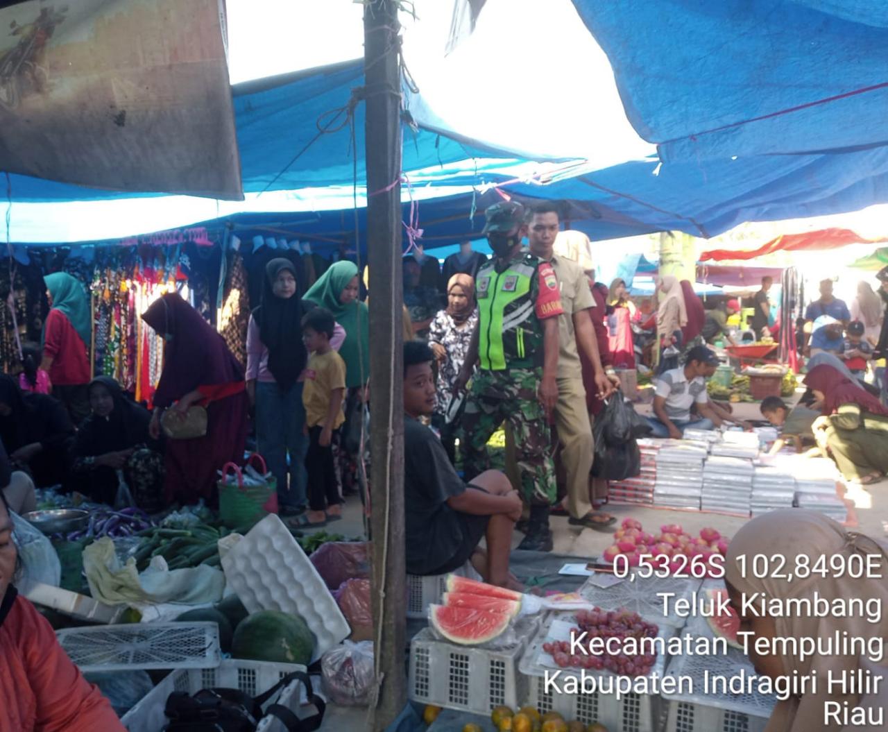 Jelang Hari Raya Idul Adha 1443 H, Babinsa 03/Tempuling Turun Kepasar Tradisional