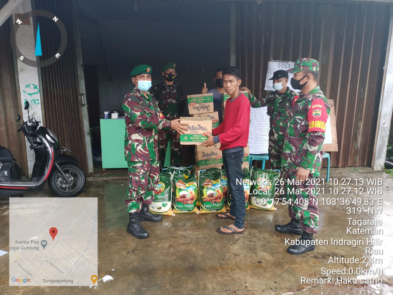 Dipimpin Serda Lendi Piter Sirimba, Para Babinsa Koramil 06/Kateman Bantu Korban Kebakaran