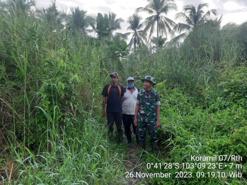 Babinsa Koramil 07/Reteh Terus Telusuri Lahan dan Hutan Warga Guna Mencegah Kebakaran