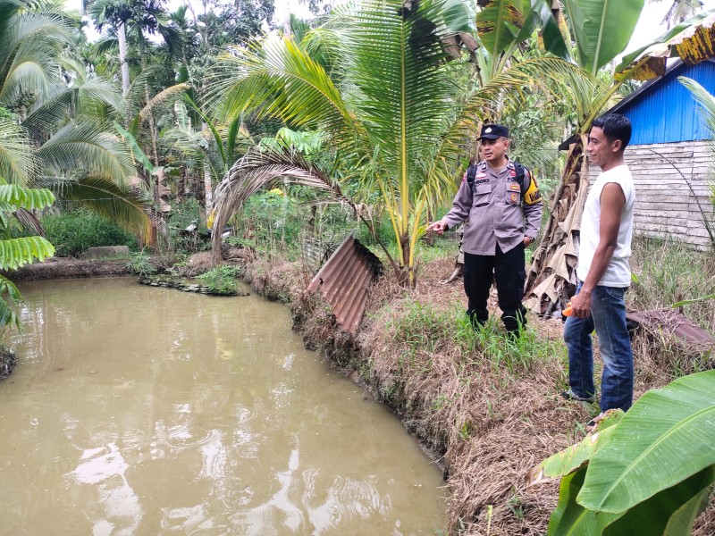 Bhabinkamtibmas Polsek Keritang Sambangi Kolam Patin, Kuatkan Ketahanan Pangan dan Ekonomi Warga