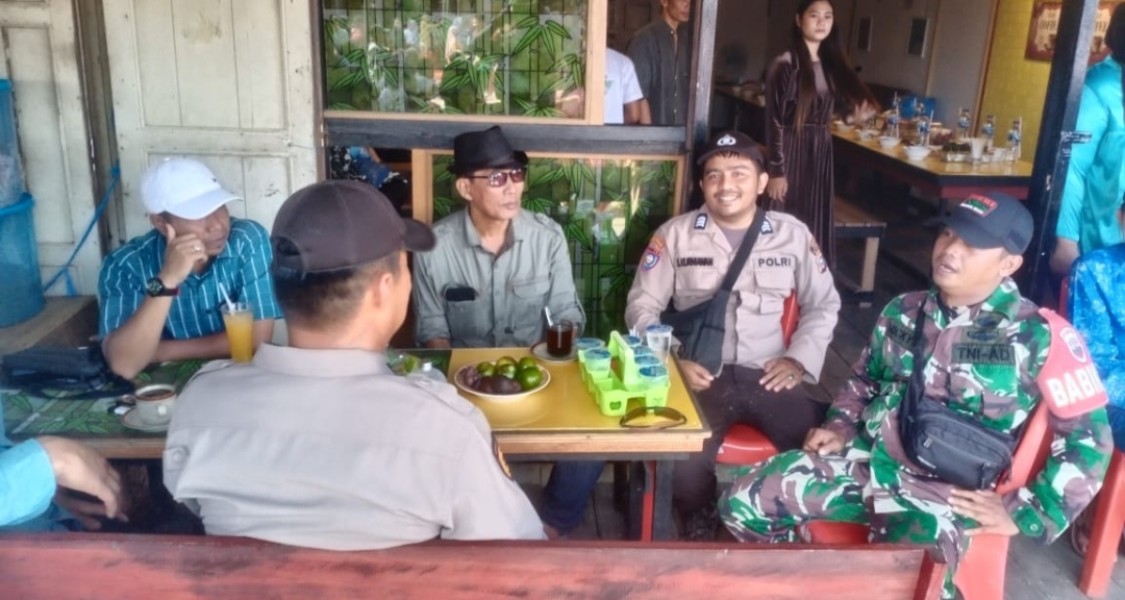 Babinsa Koramil 05/Gas Laksanakan Komsos Bersama Bhabinkamtibmas dan Staf Desa