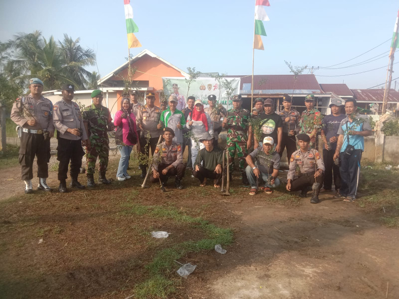 Dalam Rangka Kepedulian Terhadap Lingkungan, Danramil 04/Kdr Melaksanakan Penghijauan Di Wilayah