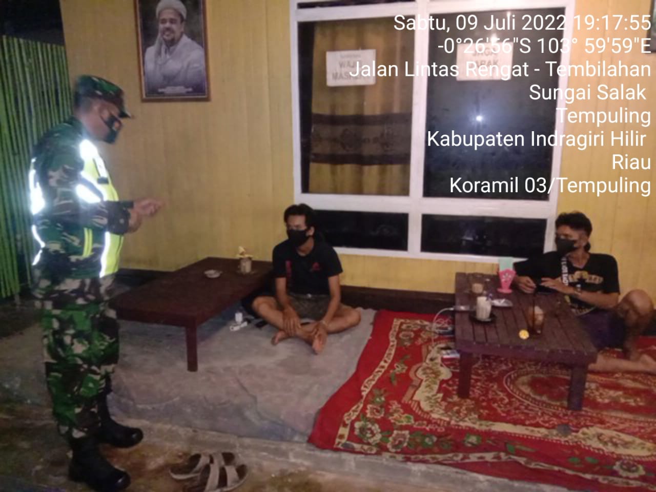 Babinsa Koramil 03/Tempuling Sertu Mistar Melaksanakan Kegiatan Rutinitas Patroli Malam