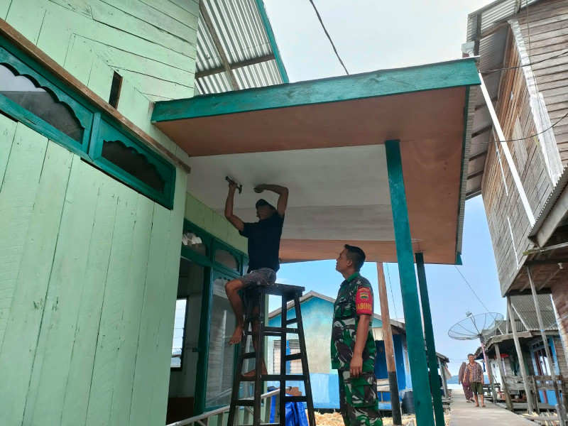 Hampir Sempurna Bedah Rumah Yang Dilakukan Oleh Babinsa Koramil 04/Kdr (RTLH) Di Desa Perigi Raja Kecamatan Kuindra