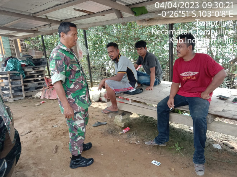 Komsos Dengan Petani, Babinsa 03/Tpl Himbau Tingkatkan Produksi Serta Kualitas