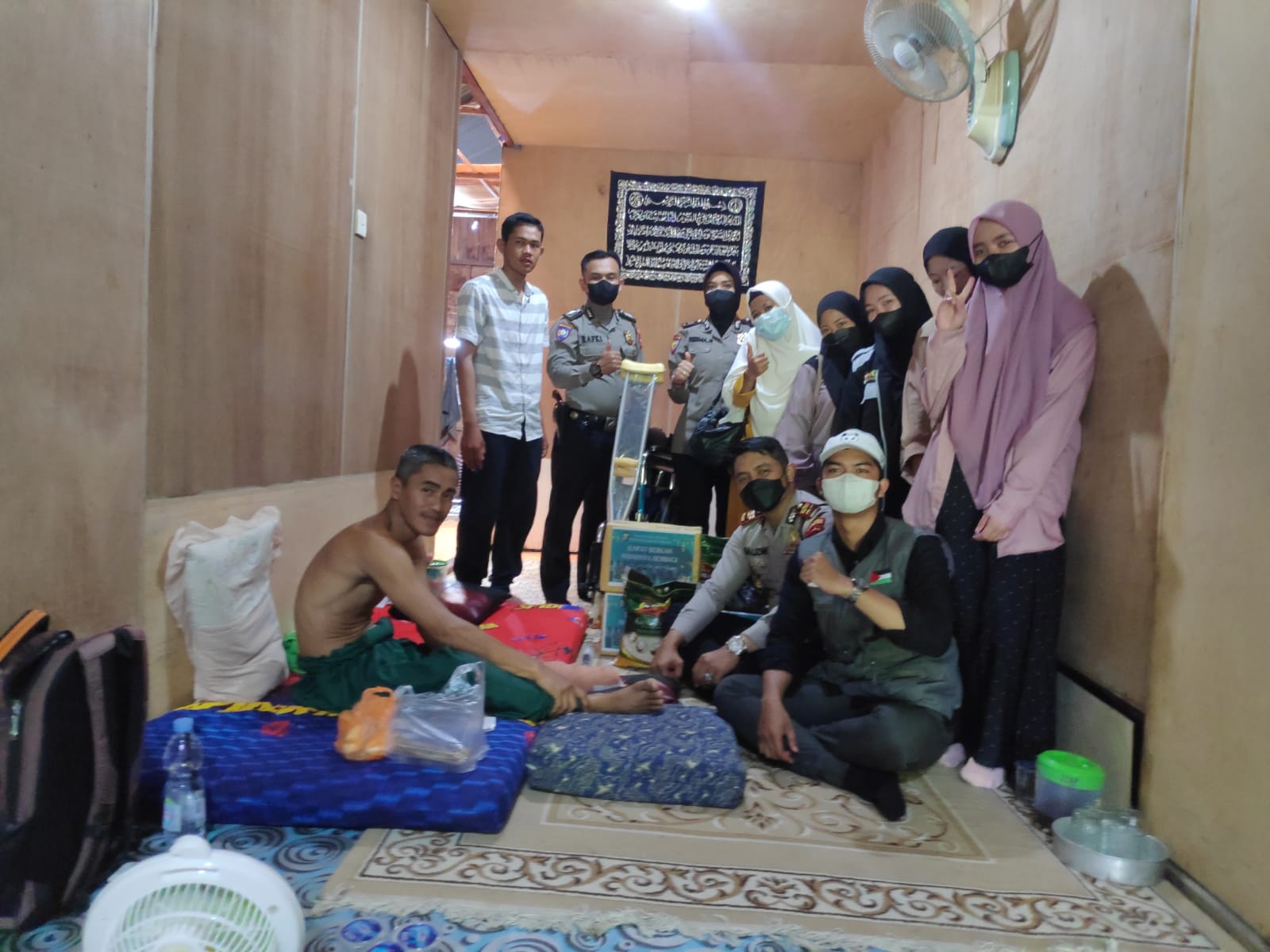 Dalam Rangka Mendukung Program Pemerintah, Polsek KSKP Polres Inhil Turun Ke Wilayah Guna Lakukan Jumat Berkah