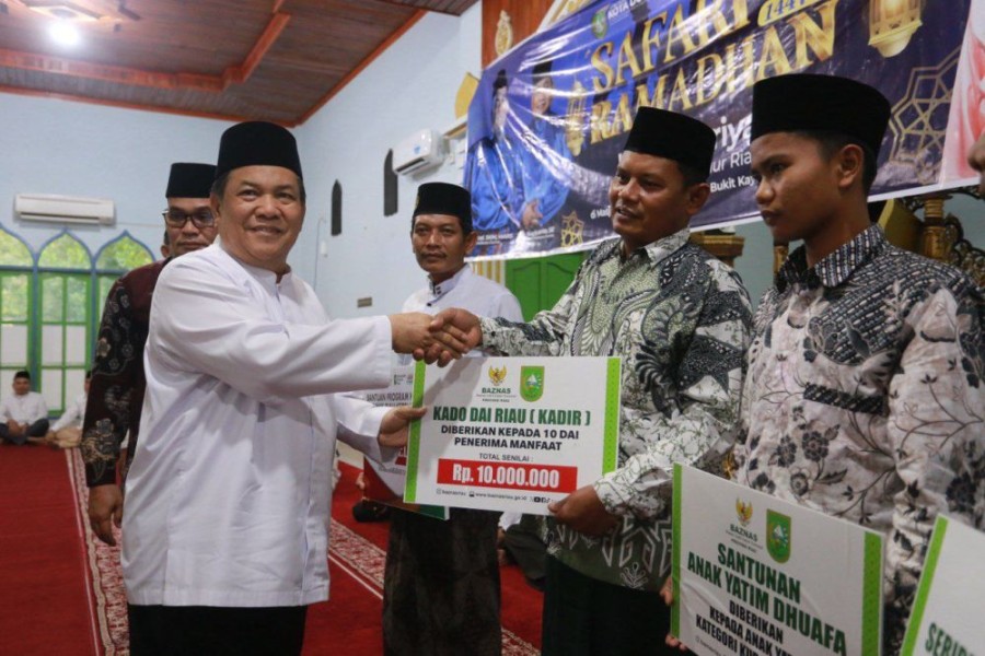 Pemprov Riau Salurkan Bantuan untuk Warga Bukit Kapur