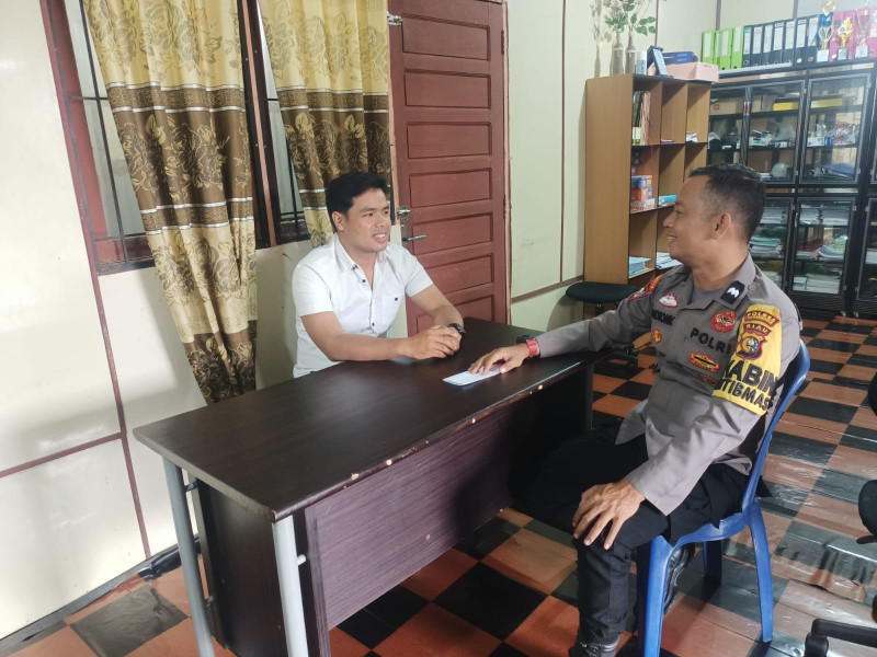 Bhabinkamtibmas Desa Teluk Sungka Menghimbau Tokoh Pemuda Hindari Berita Hoaks