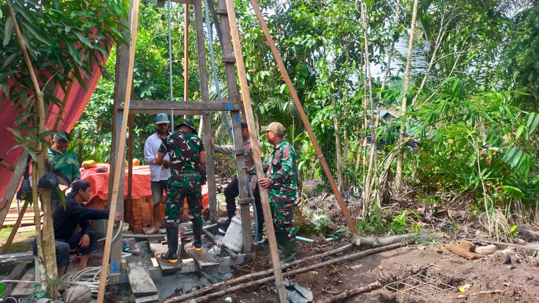 TMMD ke-123: Koramil 09 Kemuning dan Polsek Membangun Sumur Bor untuk Masyarakat Desa Mumpa