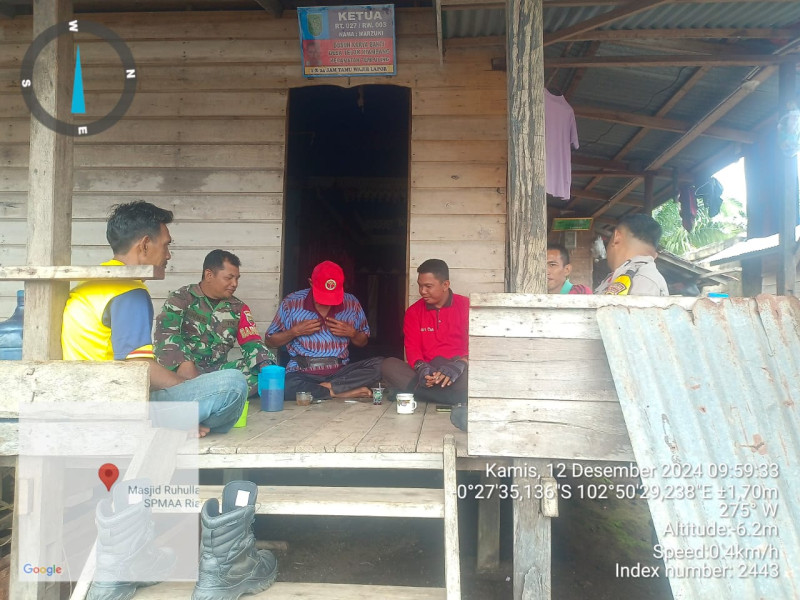 Sinergi Babinsa Koramil 03/Tpl Dan Bhabinkamtibmas Sambangi Warga Desa Binaan