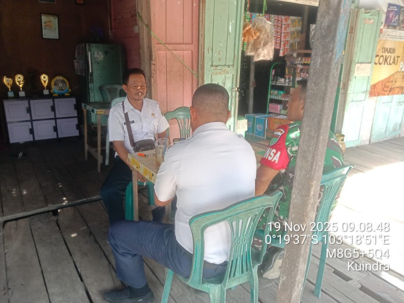 Sebagai Bentuk Kepedulian Kepada Warga, Babinsa Sertu Surachman Terus Laksanakan Komsos di Binaan