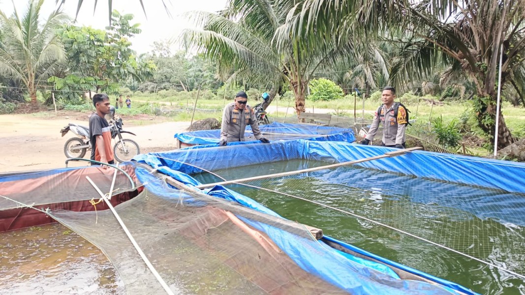 Patroli Roda Dua, Kapolsek Rengat Barat Apresiasi Semangat Warga Talang Jerinjing Bangun Usaha Mandiri