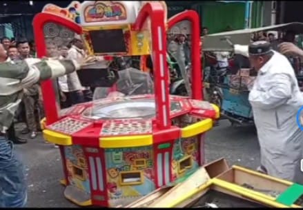 GP Ansor Asahan Sweeping,Puluhan Mesin Game Zone Dihancurkan