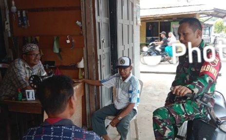 Bhabinsa Koramil 05/Gas Kopda Umar Nasution Komsos Dengan Warga Binaan Jalin Silaturahmi di Bulan Ramadhan