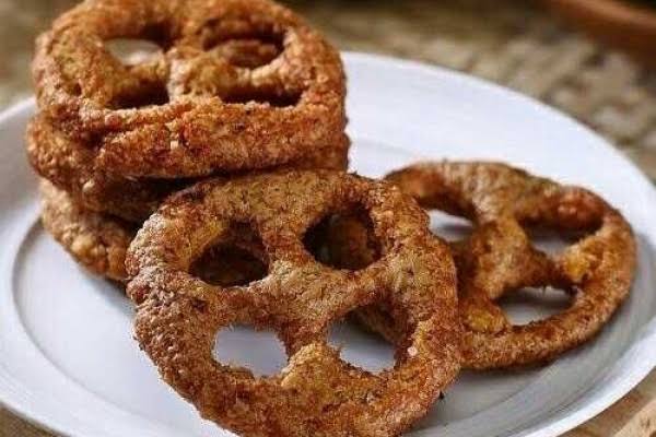 Menikmati Wadai Cincin Dipagi Hari