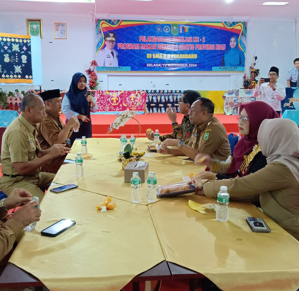 Pemprov Riau Lanjutkan Program Simulasi Makanan Bergizi Gratis ke Sekolah Pemprov Riau Lanjutkan Program Simulasi Makanan Bergizi Gratis ke Sekolah