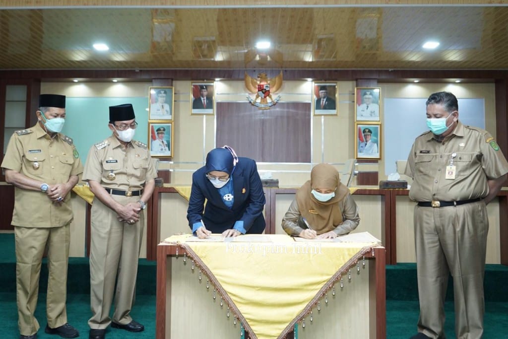 Disaksikan Bupati, Kejari Inhil Tandatangani MoU dengan BPR Gemilang