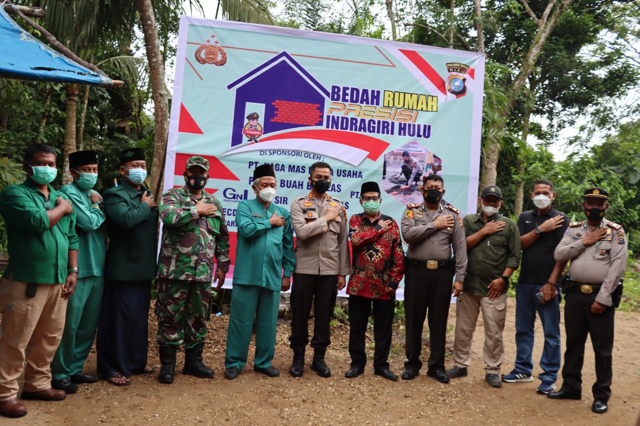 Perdana di Kecamatan Lirik, Bedah Rumah Presisi Polres Inhu Dimulai Perdana di Kecamatan Lirik, Bedah Rumah Presisi Polres Inhu Dimulai