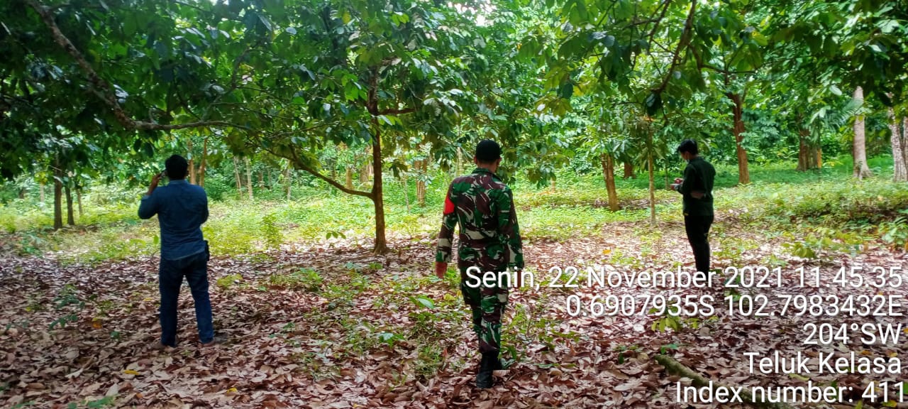 Babinsa Koramil 09/Kemuning Kembali Lakukan Patroli Karhutla di Daerah yang Dianggap Rawan