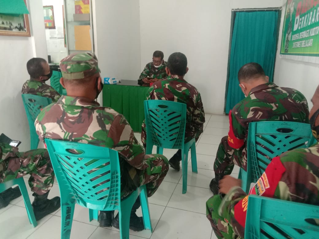 Para Babinsa Koramil 03/Tempuling Terima Jam Komandan dari Danramil