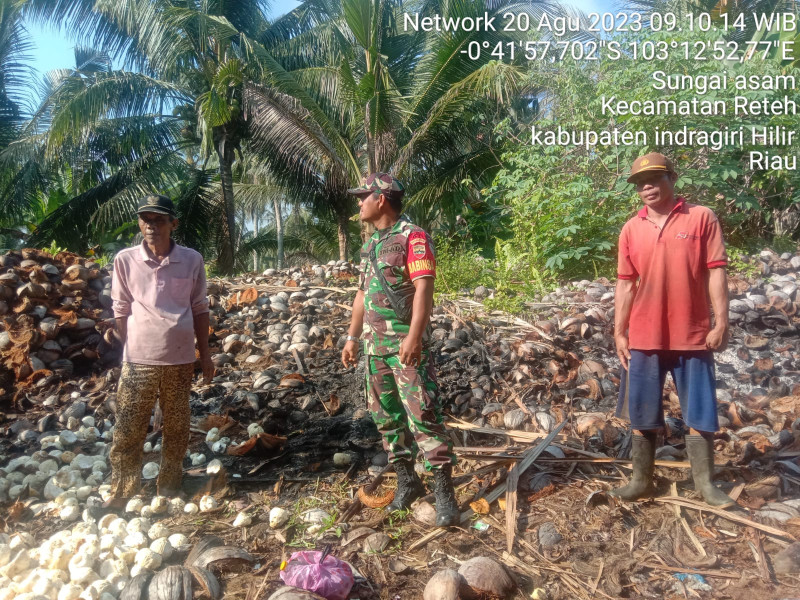 Turun Ke Wilayah, Babinsa Koramil 07/Reteh Siap Siaga Untuk Memantau Karhutla