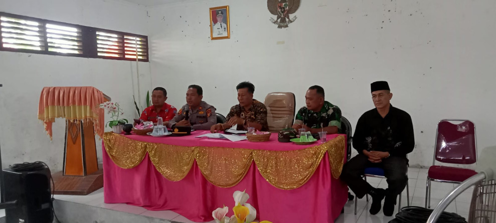 Babinsa 0314/Inhil Koramil 05/Gas Dampingi Rapat Pemantapan Persepsi Batas Wilayah Kecamatan Gaung