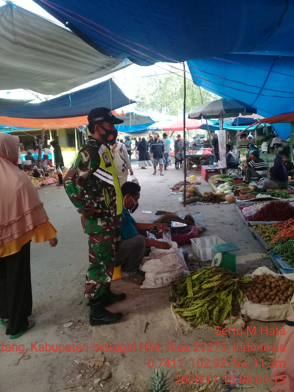 Lakukan Penegakan Prokes di Pasar Kotabaru Seberida, Ini Kata Babinsa Koramil 09/Kemuning Kodim 0314