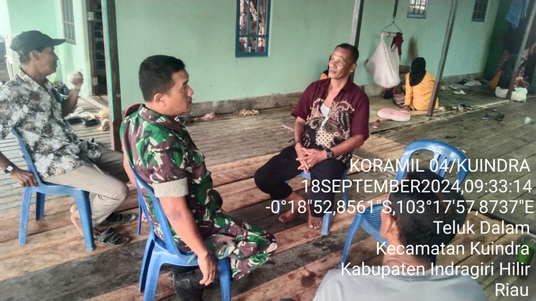 Babinsa Koramil 04/Kuindra Ciptakan Kerukunan Warga Di Binaan Melalui Komsos
