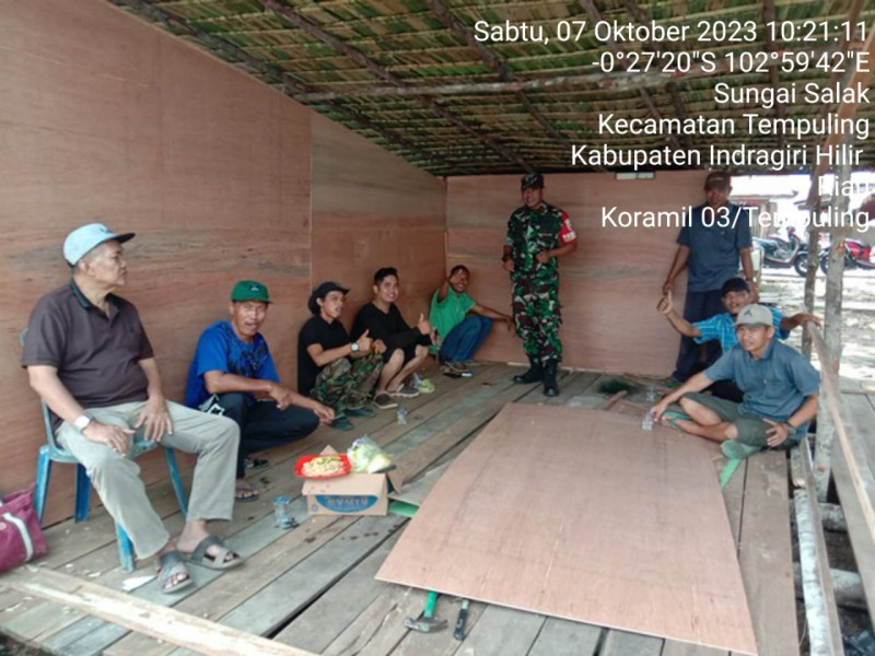 Bangun Hubungan Baik dan Kerjasama Melalui Komsos Babinsa Koramil 03/Tpl