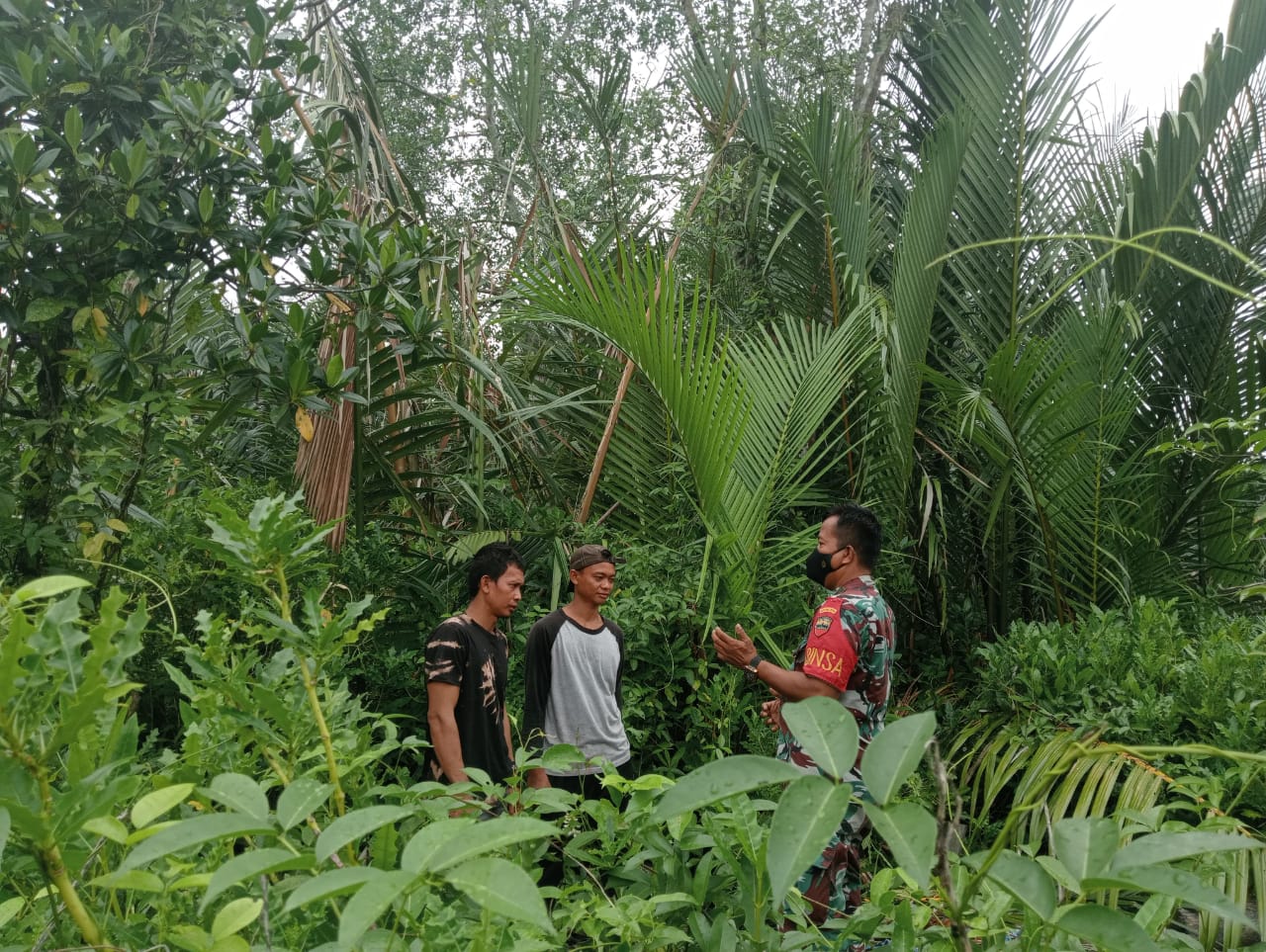 Babinsa Koramil 04/Kuindra Cegah Karhutla di Daerah Binaan