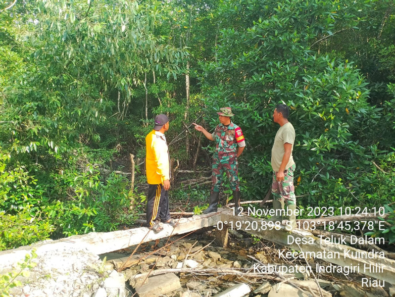 Peduli Antar Sesama, Babinsa Koramil 04/Kuindra Terus Jaga Hutan dan Lahan Dari Kebakaran