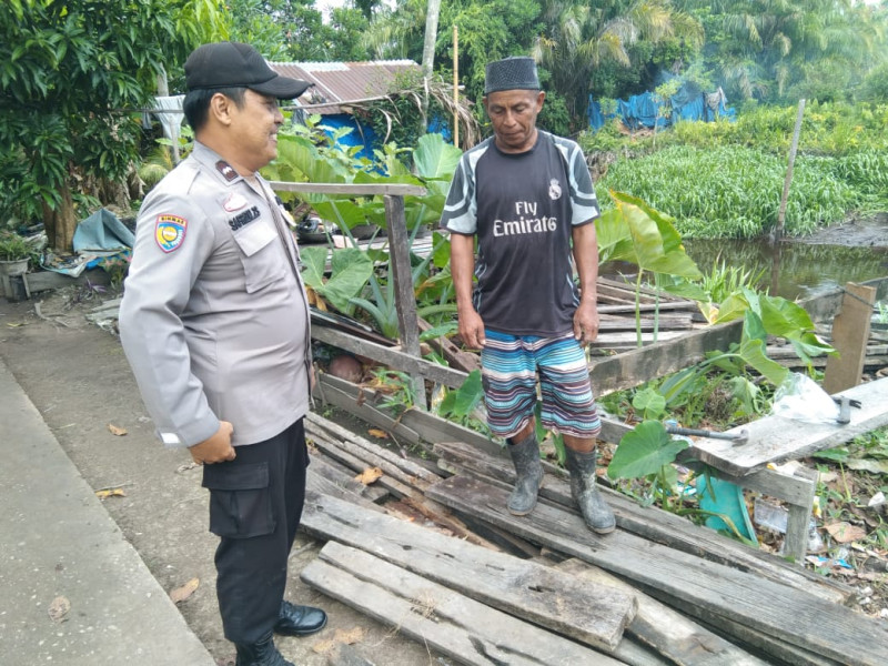Tak Henti Henti nya Bhabinkamtibmas Desa Simpang Gaung Aipda Safrizal Zufri Rutin Laksanakan Komsos Terhadap Warga Binaan
