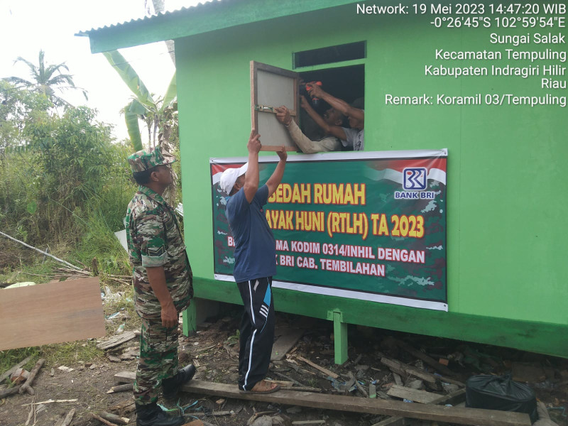 Danramil 03/Tempuling Kapten Inf Riswanto Tinjau Pelaksanaan Program RTLH