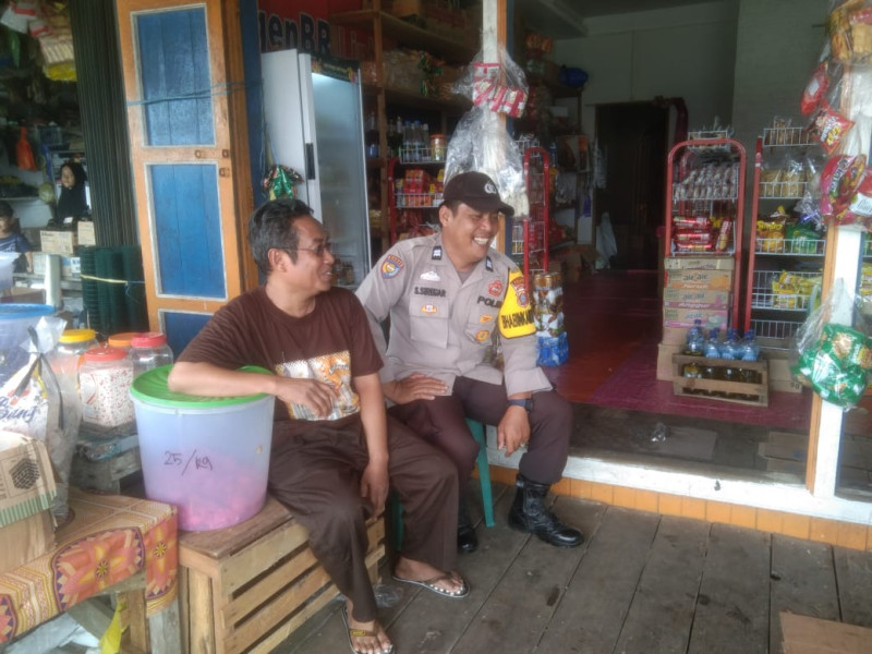 Door to Door System, Aiptu Safrizal Zufri Bhabinkamtibmas Simpang Gaung Sampaikan Pesan Kamtibmas Ke Masyarakat