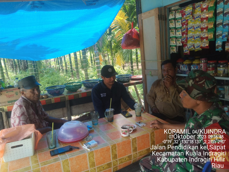 Babinsa Koramil 04/Kuindra Berupaya Untuk Terus Mengaktifkan Gotong-royong Bersama Masyarakat Setempat