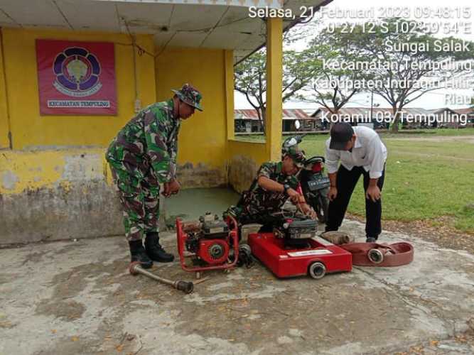 Siaga Bencana Kebakaran, Babinsa 03/Tpl Cek Kesiapan Peralatan Karhutla