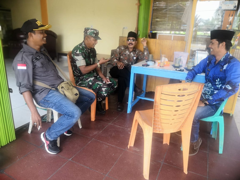 Danramil 03/Tpl Jalin Komsos dengan Mantan Camat Kempas