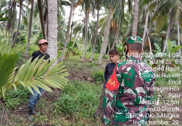 Babinsa Koramil 02/Tanah Merah Melaksanakan Upaya Pencegahan Karhutla di Wilayah Binaan