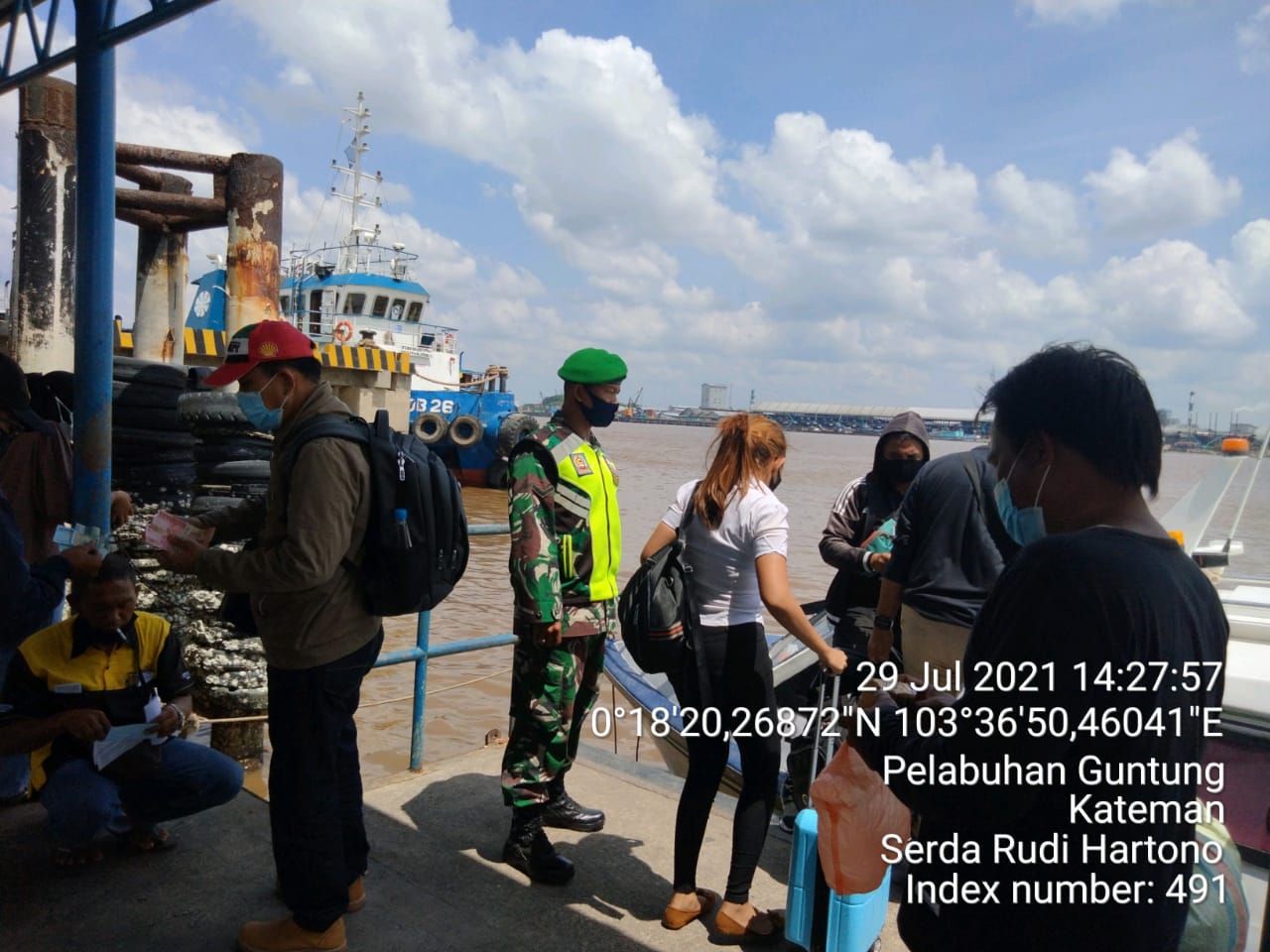 Babinsa Koramil 06/Kateman Serda Rudi Hartono Laksanakan Gakplin di Pelabuhan HK