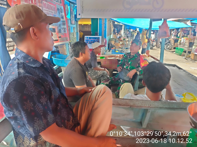 Koramil 10/Pelangiran Jalin Keakraban dan Kedekatan Bersama Warga Guna Ciptakan Hubungan Yang Harmonis