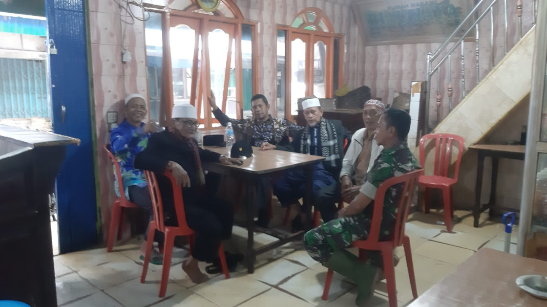 Babinsa Koramil 07/Reteh Melaksanakan Komsos dengan Masyarakat untuk Sosialisasikan Pendaftaran TNI AD Gol Pertama 2025