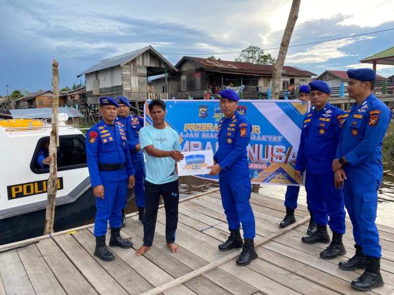 Sat Polairud Polres Pelalawan Susuri Sungai Bantu Warga Pesisir melalui Program JALUR. Sat Polairud Polres Pelalawan Susuri Sungai Bantu Warga Pesisir melalui Program JALUR.