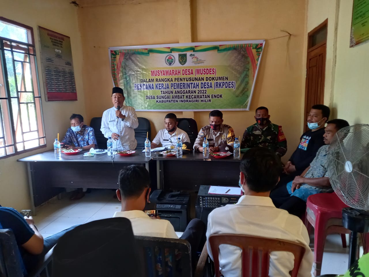 Babinsa 02/Tanah Merah Hadiri Musdes di Sungai Ambat