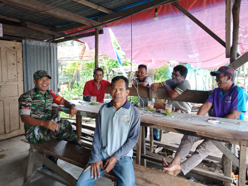 Tingkatkan Sinergitas Babinsa Koramil 05/Gas Koptu Suriadi Laksanakan Giat Komsos