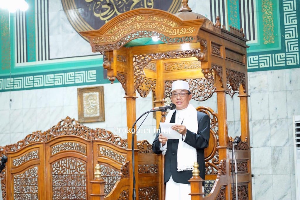 HM Wardan Jadi Khatib Sholat Ied di Masjid Agung Al-Huda Tembilahan