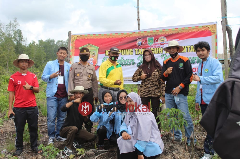 Wujudkan Kampung Tangguh, Camat Concong Laksanakan Penanaman di Dusun Lubuk Bakau