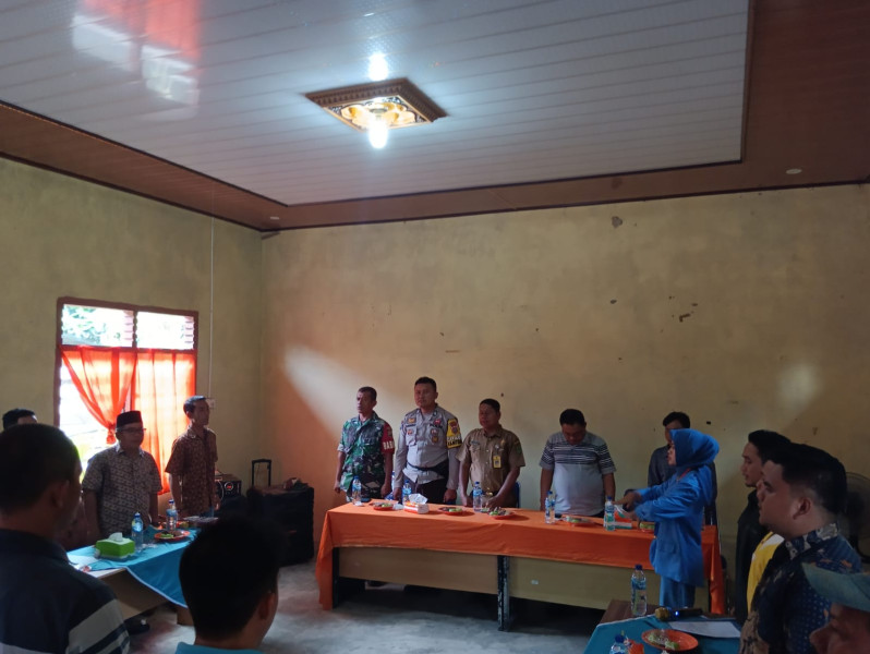 Dalam Penyampaian Visi dan Misi Calon Kades Yang Didampingi Langsung Danramil 09/Kemuning